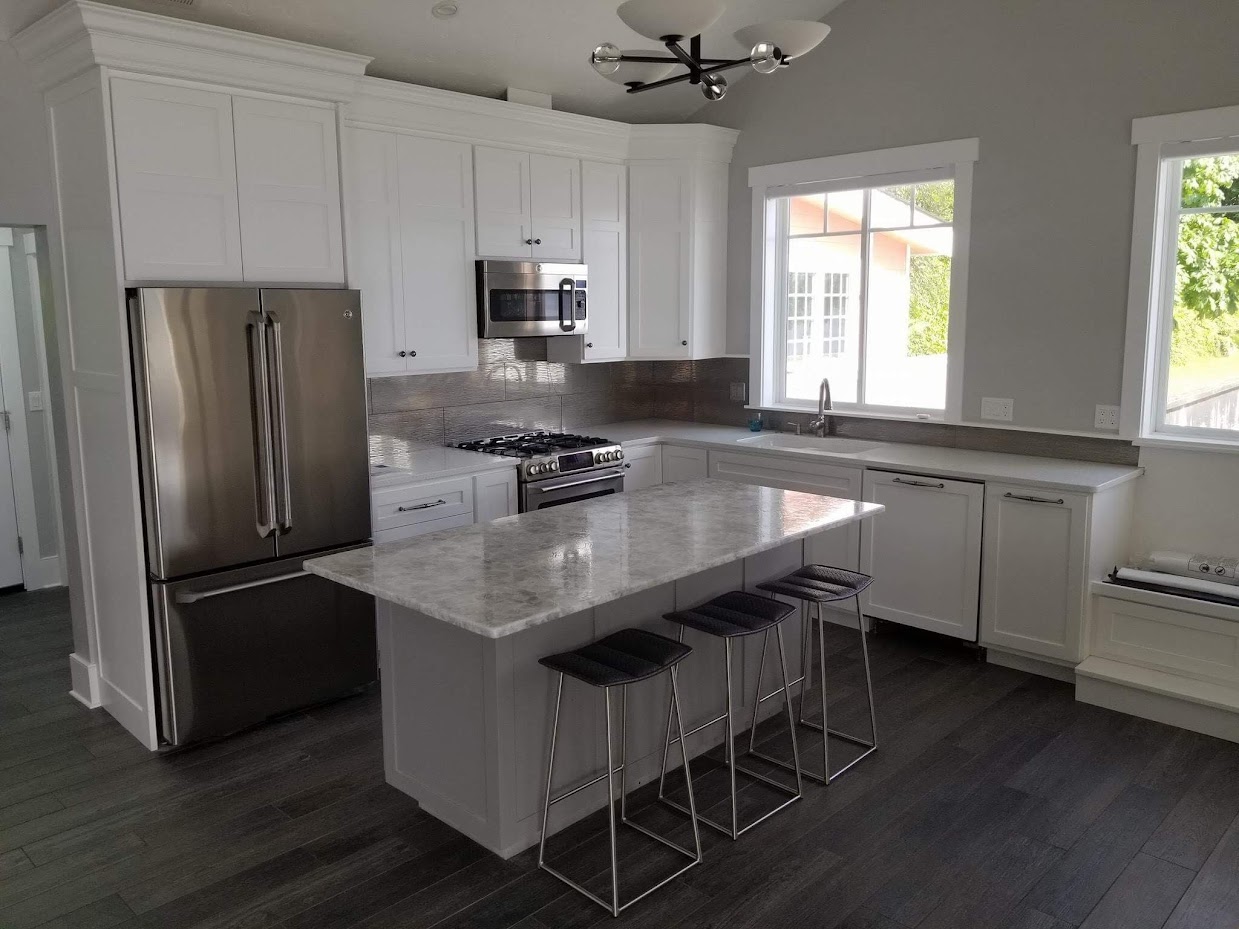 white.quartzite.kitchen.countertops.tile.2022